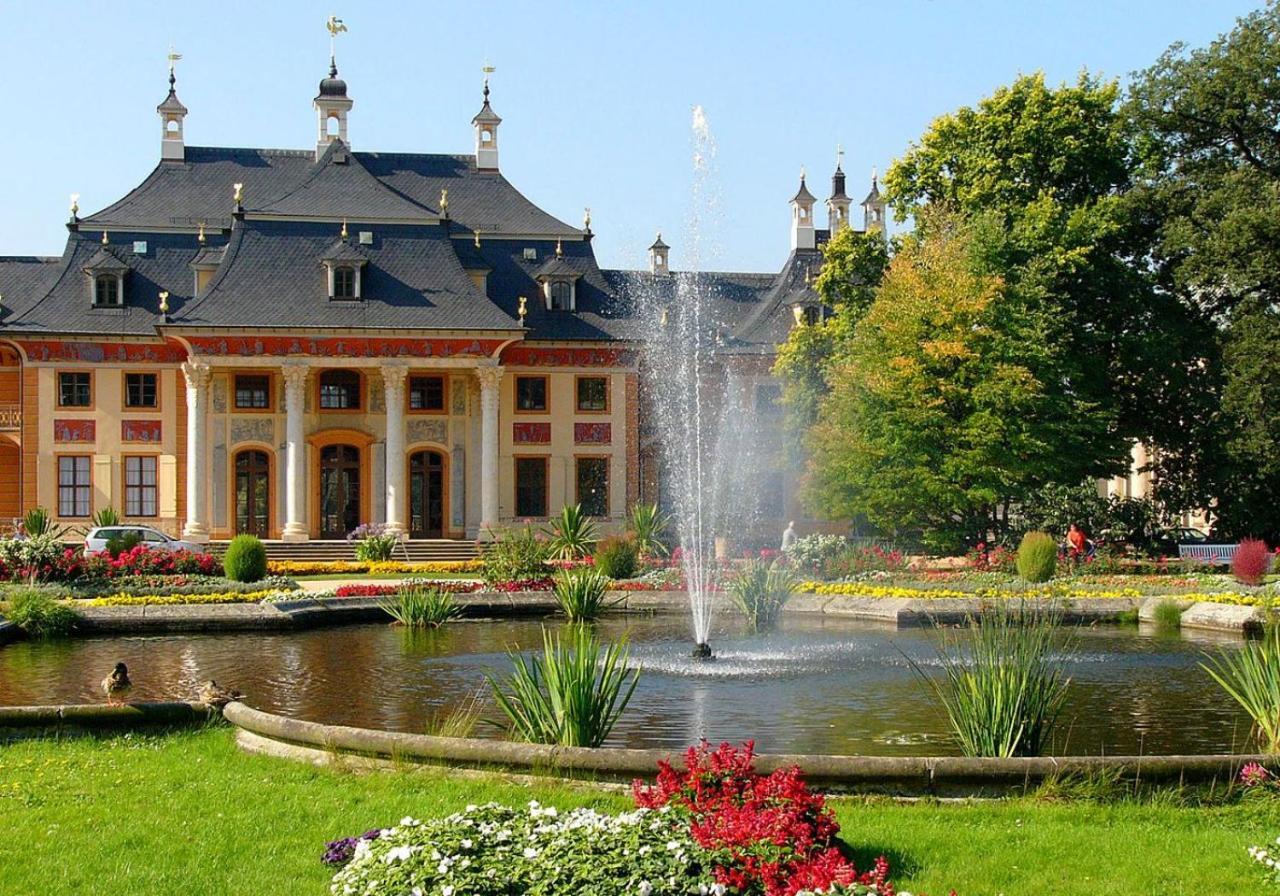 Restaurant Und Pension Zur Puppenstube Stolpen Exterior foto